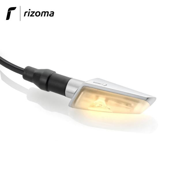 INDICATORE DI DIREZIONE FRECCIA LED RIZOMA ACTION OMOLOGATA COLORE CROMATO